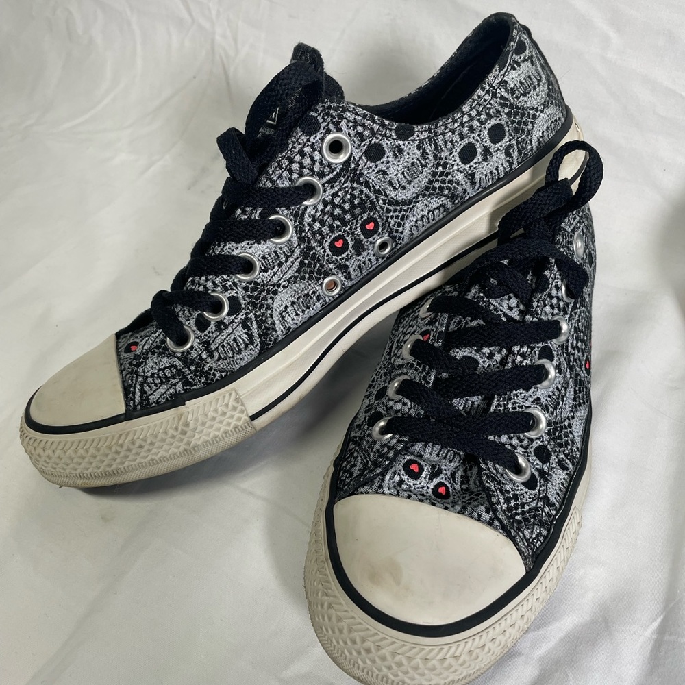 Size 8 converse sneakers - black and white sugar skull pattern